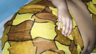 Village Aunty Showing Off Her Curves In Tight Saree For Me