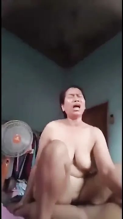 Bored Housewife Sending Nude Selfies To Her Secret Lover