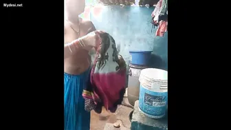 Married Aunty Bathing Naked Caught On Hidden Camera Alone