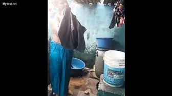 Married Aunty Bathing Naked Caught On Hidden Camera Alone