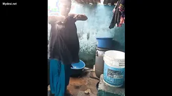 Married Aunty Bathing Naked Caught On Hidden Camera Alone