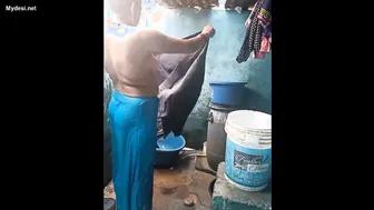 Married Aunty Bathing Naked Caught On Hidden Camera Alone