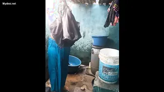 Married Aunty Bathing Naked Caught On Hidden Camera Alone