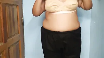 Curvy Bhabhi Stripping Naked During Live Sale From Her Home