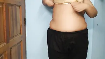 Curvy Bhabhi Stripping Naked During Live Sale From Her Home