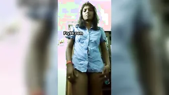 Dark Skinned Tamil Aunty Flashing Massive Boobs For Camera View