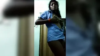 Dark Skinned Tamil Aunty Flashing Massive Boobs For Camera View