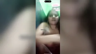 Horny Aunty Showing Her Pissing Pussy During Naughty Video Chat