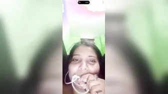 Horny Aunty Showing Her Pissing Pussy During Naughty Video Chat