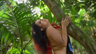 Married Woman Showing Off Her Curves In Traditional Wear Teasing