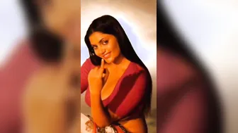 Unknown Aunty Lifting Her Big Boobs And Showing Them Off For Me