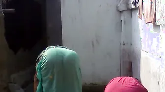 Mature Aunty Bathing Naked Outdoors Getting Watched By Neighbor