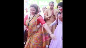 Curvy Desi Milf Showing Everything Under Her Saree Collection
