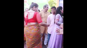 Curvy Desi Milf Showing Everything Under Her Saree Collection