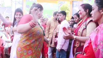 Curvy Desi Milf Showing Everything Under Her Saree Collection