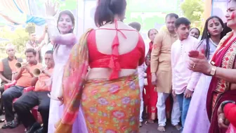 Curvy Desi Milf Showing Everything Under Her Saree Collection