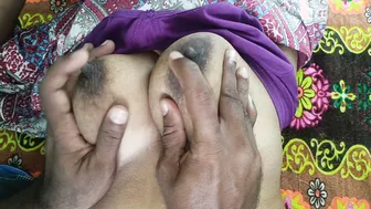 Aunty Showing Her Cute Breasts Getting Touched And Squeezed Hard