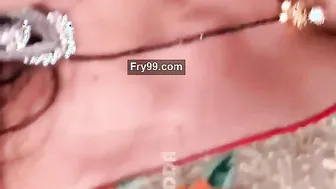 Village Aunty Wearing Saree Showing Her Sexy Navel Teasing Fans