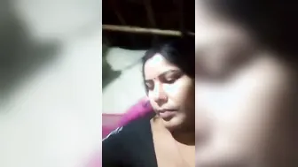 Big Boobed Saree Aunty Getting Her Pussy Fingered And Moaning