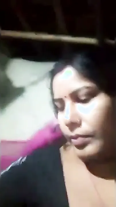 Big Boobed Saree Aunty Getting Her Pussy Fingered And Moaning
