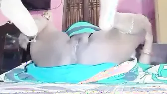 Desi Aunty Showing Off Her Big Ass Before Getting Fucked