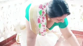 Kerala Aunty Showing Her Huge Boobs And Belly In Saree For Me