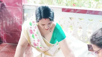 Kerala Aunty Showing Her Huge Boobs And Belly In Saree For Me