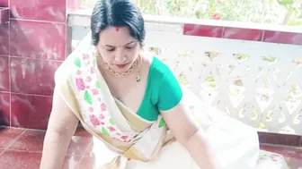 Kerala Aunty Showing Her Huge Boobs And Belly In Saree For Me