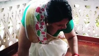 Kerala Aunty Showing Her Huge Boobs And Belly In Saree For Me