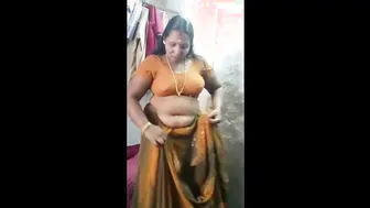 Chubby Saree Aunty Stripping Naked In Front Of Her Young Lover