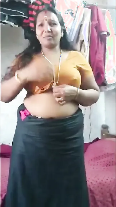 Chubby Saree Aunty Stripping Naked In Front Of Her Young Lover