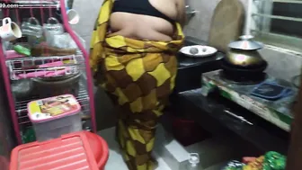 Desi Aunty Getting Pounded In Kitchen Wearing Only Her Saree