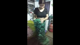 Sexy Telugu Aunty Peeling Off Her Clothes Revealing Everything