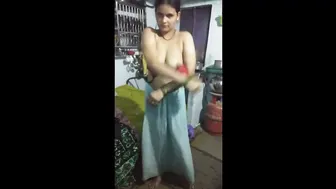Sexy Telugu Aunty Peeling Off Her Clothes Revealing Everything