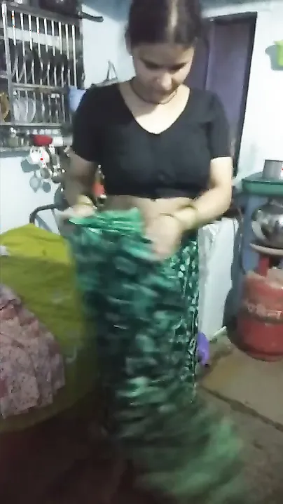 Sexy Telugu Aunty Peeling Off Her Clothes Revealing Everything