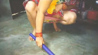 Sweeping Aunty Getting Seduced And Fucked In Empty Apartment