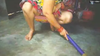 Sweeping Aunty Getting Seduced And Fucked In Empty Apartment