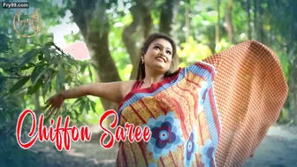 Married Woman Flaunting Thick Body In Saree Before Stripping