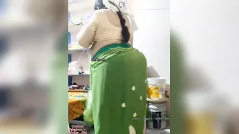 Tamil Bbw Aunty With Huge Tits Playing Live On Webcam For Me