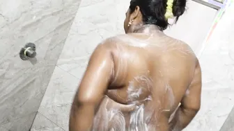 Desi Aunty Caught Naked In Bathroom Getting Fucked Wet