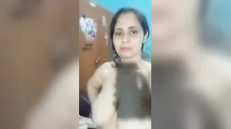 Sexy Aunty Taking Naughty Selfies Showing Her Big Tits And Ass