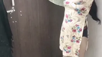 Desi Aunty Getting Seduced By Delivery Guy And Fucked At Home
