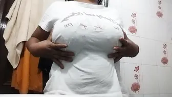 Homemade Video Of Aunty Stripping And Pleasuring Herself