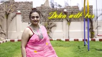 Married Aunty Showing Off Her Curves In Pink Saree Before Sex