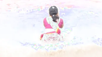 Aunty Getting Wet And Naughty During Beach Vacation Trip