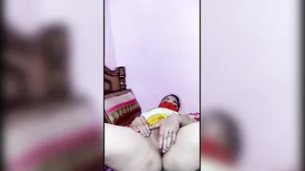 Desi Aunty Doing Private Cam Show Exposing Her Naked Body