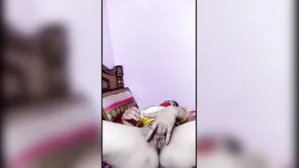Desi Aunty Doing Private Cam Show Exposing Her Naked Body