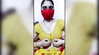 Desi Aunty Doing Private Cam Show Exposing Her Naked Body