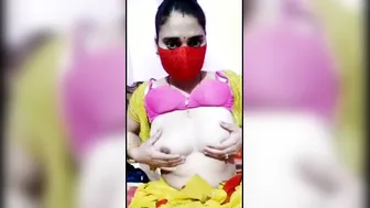 Desi Aunty Doing Private Cam Show Exposing Her Naked Body