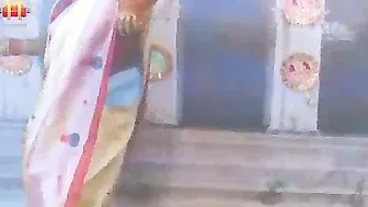 Busty Saree Aunty Flashing Her Huge Natural Boobs In Public